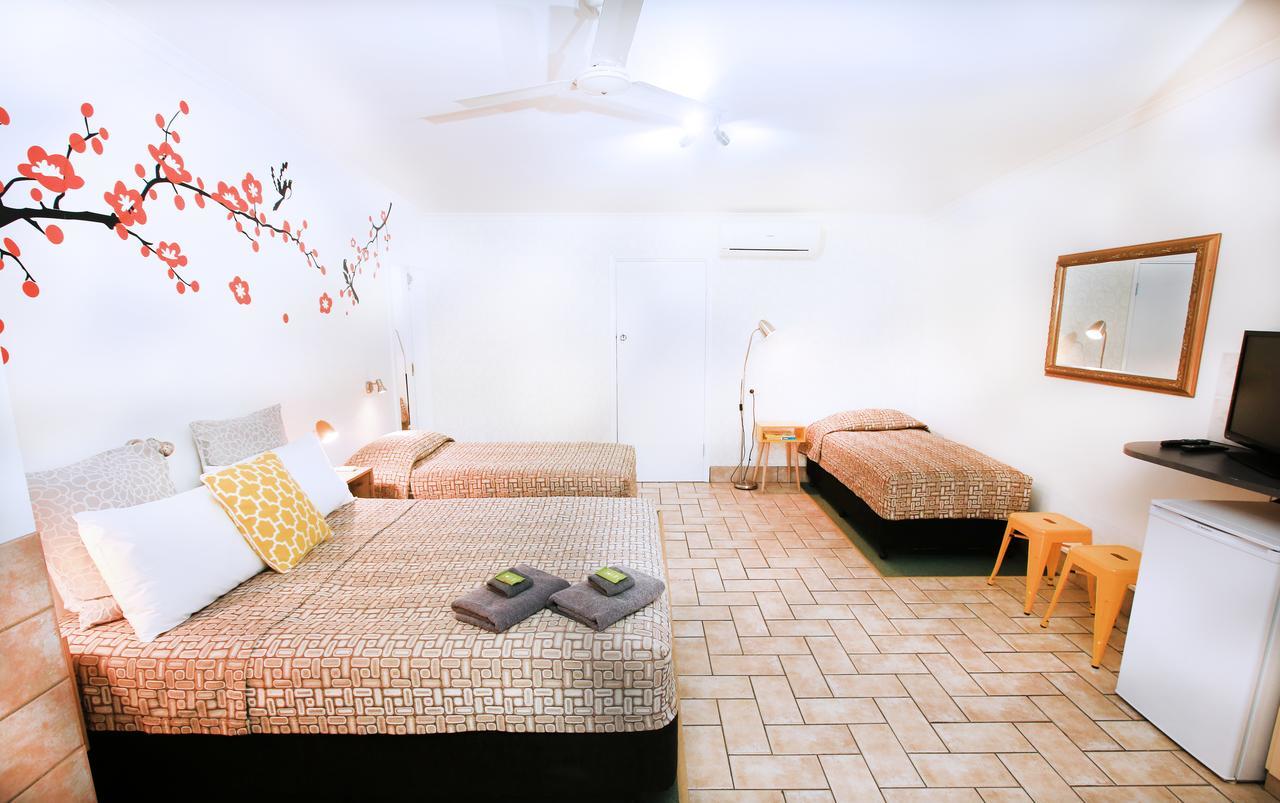 Central Motel Gin Gin المظهر الخارجي الصورة