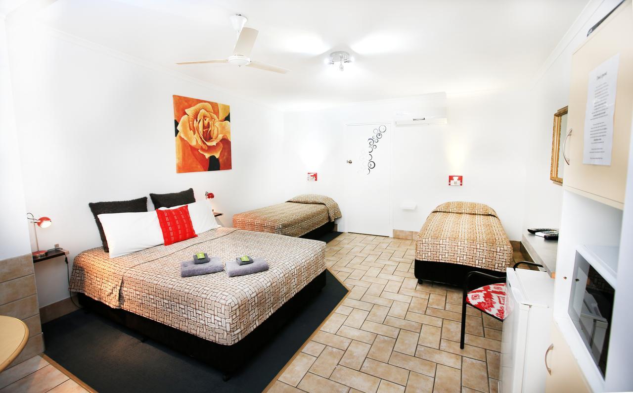 Central Motel Gin Gin المظهر الخارجي الصورة