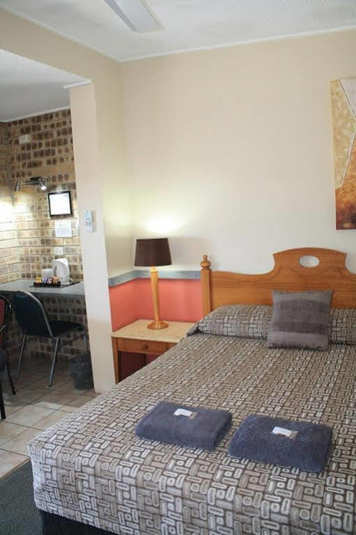 Central Motel Gin Gin المظهر الخارجي الصورة