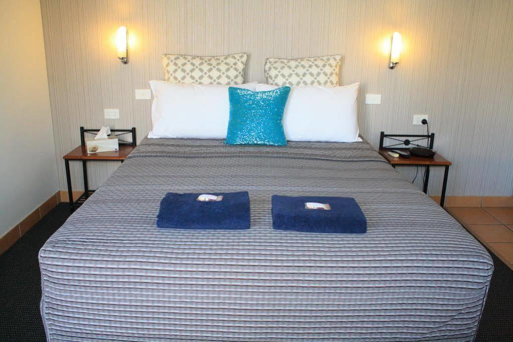 Central Motel Gin Gin المظهر الخارجي الصورة