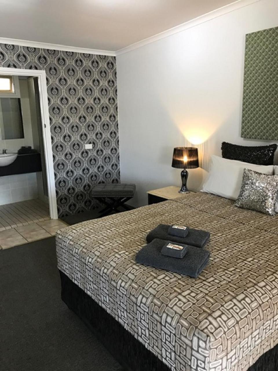 Central Motel Gin Gin المظهر الخارجي الصورة