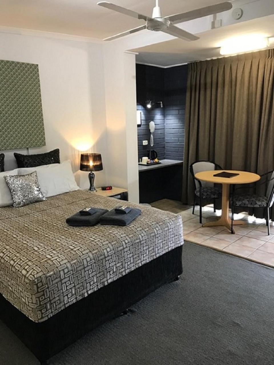 Central Motel Gin Gin المظهر الخارجي الصورة