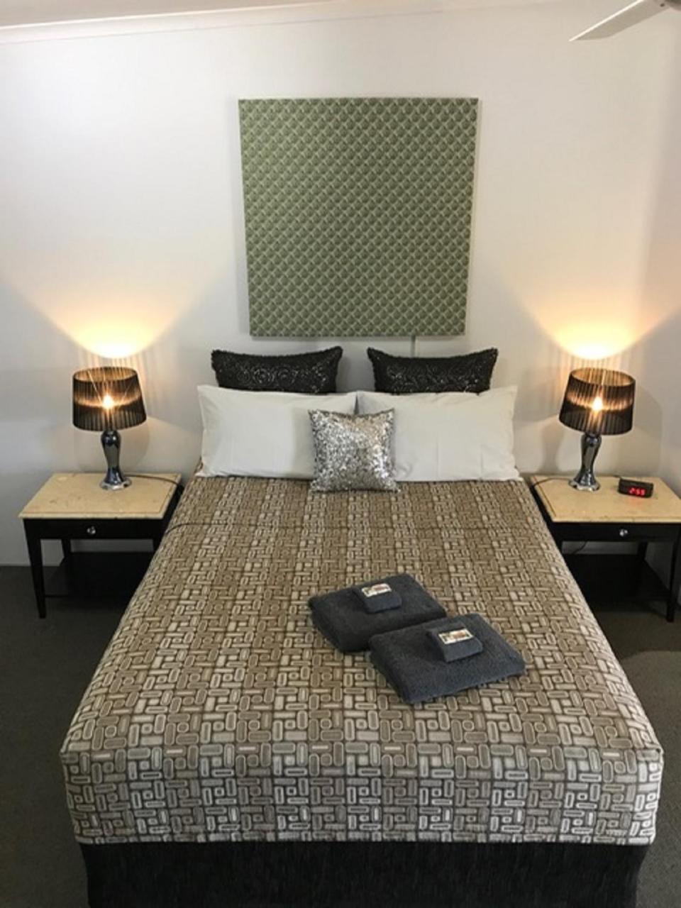 Central Motel Gin Gin المظهر الخارجي الصورة