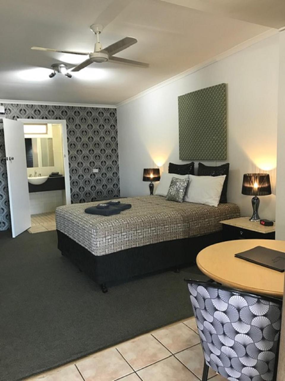 Central Motel Gin Gin المظهر الخارجي الصورة
